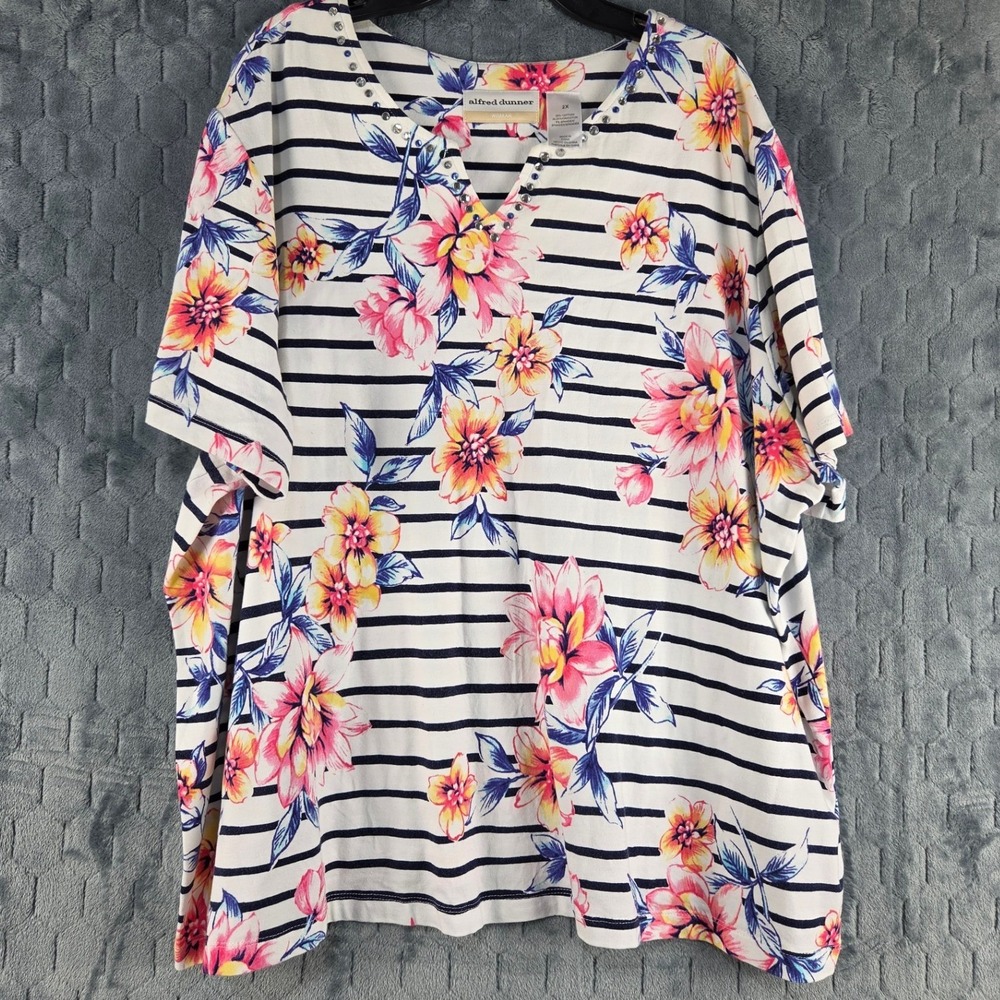 Alfred Dunner Woman 2X Floral Striped Rhinestone Split Neck Top‎ Short Sleeve